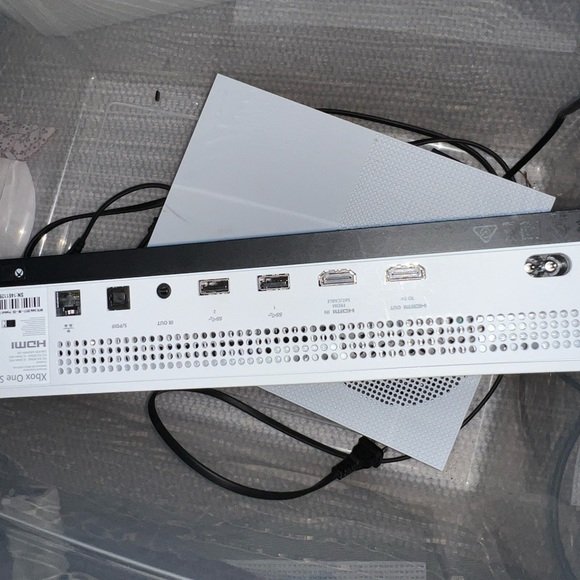XBOX One S - Picture 5 of 5